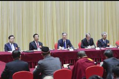 李克强栗战书汪洋王沪宁赵乐际韩正分别看望出席全国政协十三届二次会议委员并参加讨论